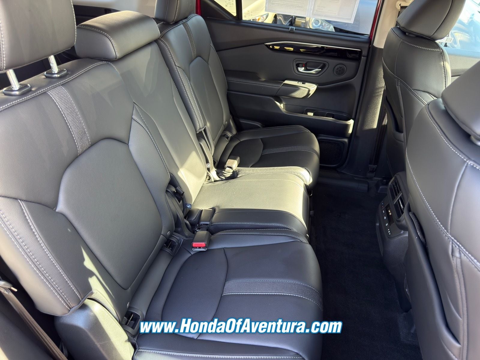 2025 Honda Pilot EX-L - Photo 12