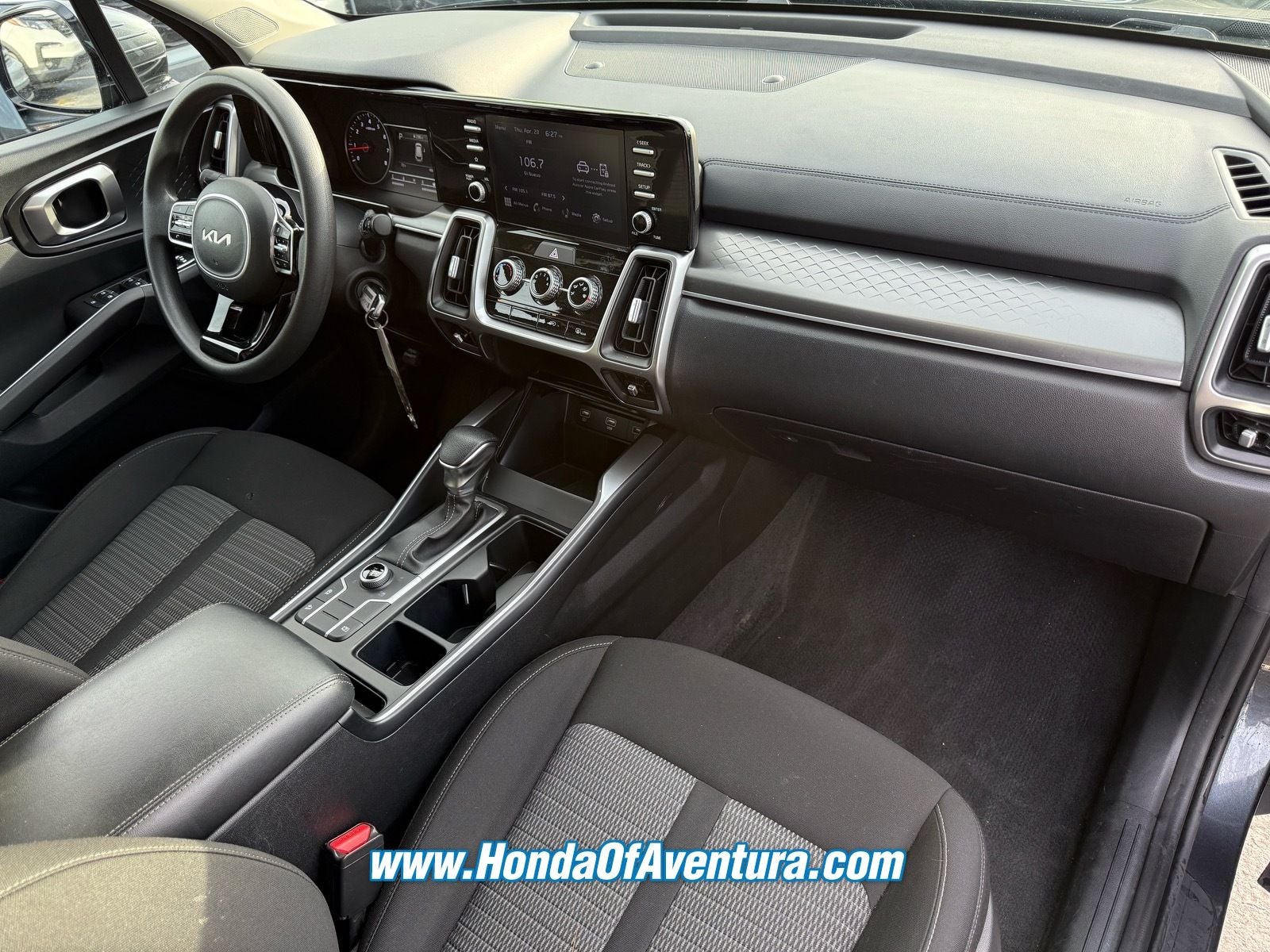 2022 Kia Sorento LX /AWD